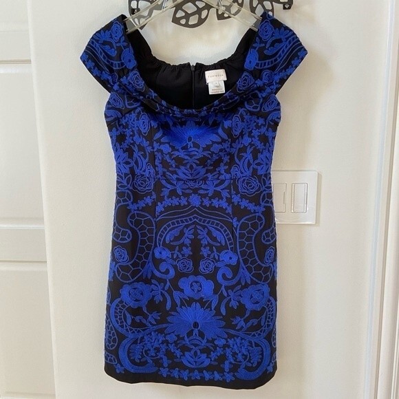 Foxiedox Betina Embroidered Body-Con Dress 2 - Picture 4 of 14